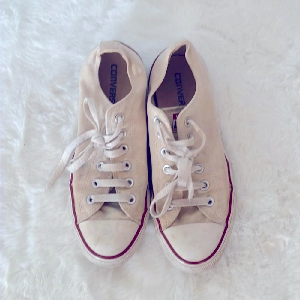 Converse All Star Low Top Sneakers Size 6 mens/ 8 womens